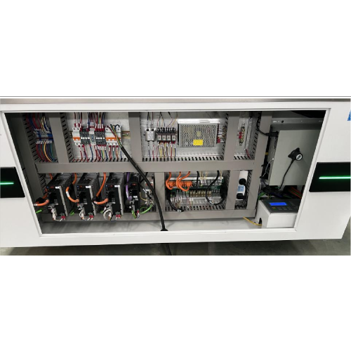 Laser metaalsnijder FIBER 3000W 130x250cm + accessoires